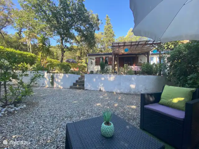 Location de Vacances France, Côte d'Azur, Gassin, chalet - Le Clochard Du salon situé dans la fosse de couchage