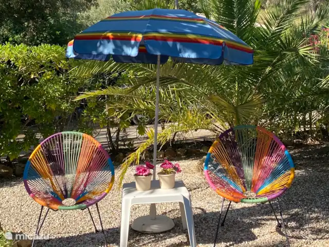 Location de Vacances France, Côte d'Azur, Gassin, chalet - Le Clochard Un siège agréable où vous pourrez profiter du soleil du soir