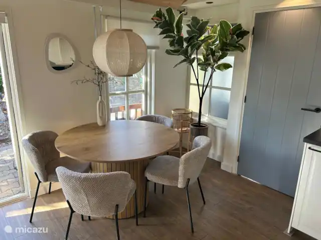 Location de Vacances Pays-Bas, Overijssel, Nutter, maison de vacances - Chalet forestier le Pic tacheté Table à manger avec chaises
