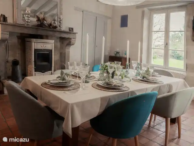 Maison des Coeurs Perdus huren in Frankrijk, Bourgogne, Sainte-Colombe-des-Bois - vakantiehuis eetkamer
