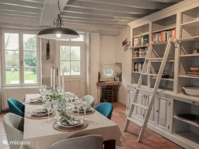Maison des Coeurs Perdus huren in Frankrijk, Bourgogne, Sainte-Colombe-des-Bois - vakantiehuis eetkamer