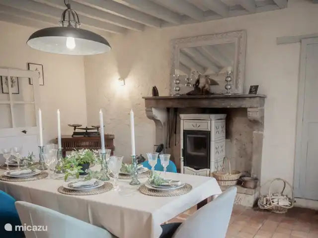 Maison des Coeurs Perdus huren in Frankrijk, Bourgogne, Sainte-Colombe-des-Bois - vakantiehuis eetkamer