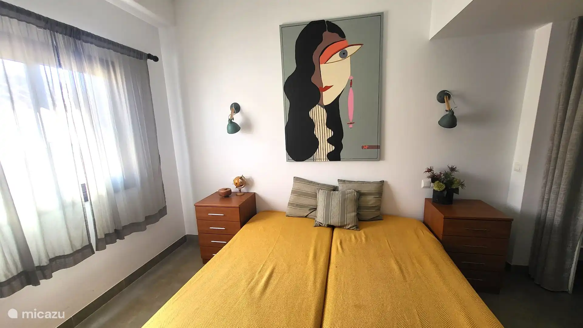 Schlafzimmer 2: Die beiden Einzelbetten können auch nebeneinander gestellt werden, für einen Aufenthalt von 2 Paaren.