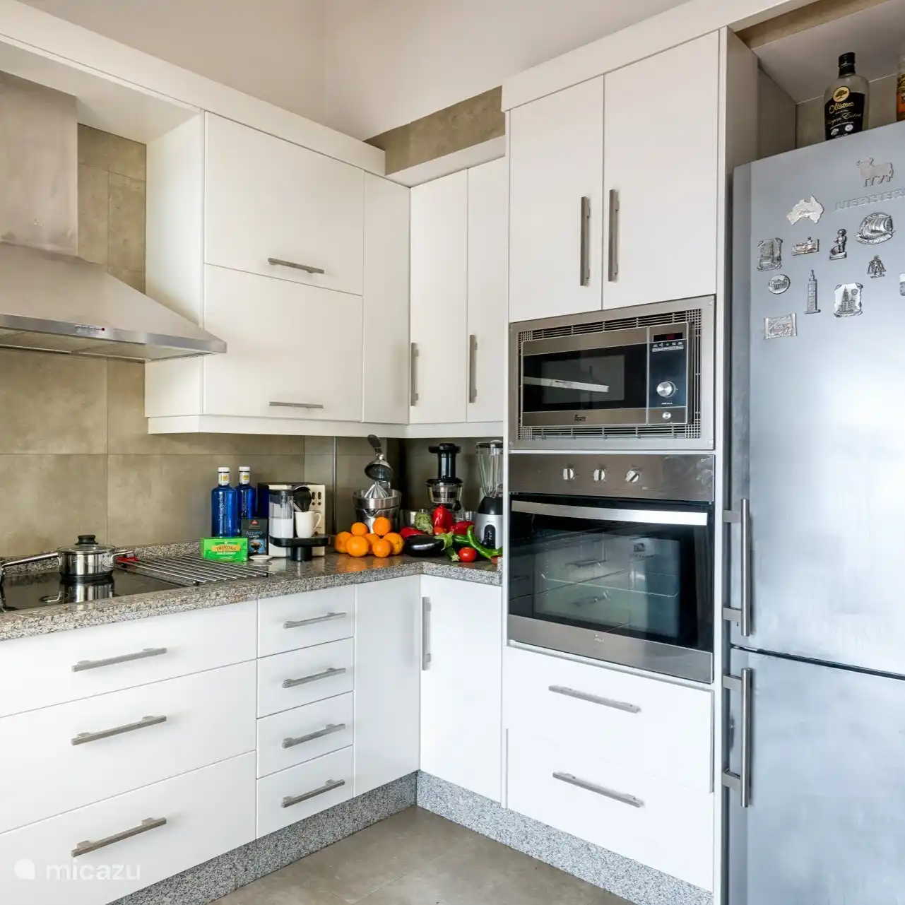 Die Küche ist komplett ausgestattet