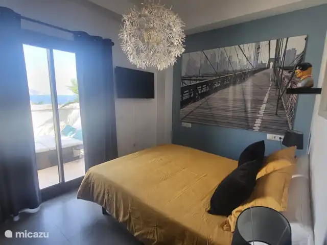 Coeur de Nerja -vue mer + plage 3 min. | Espagne, Costa del Sol, Nerja - appartement Chambre 1, avec portes coulissantes donnant sur la terrasse arrière