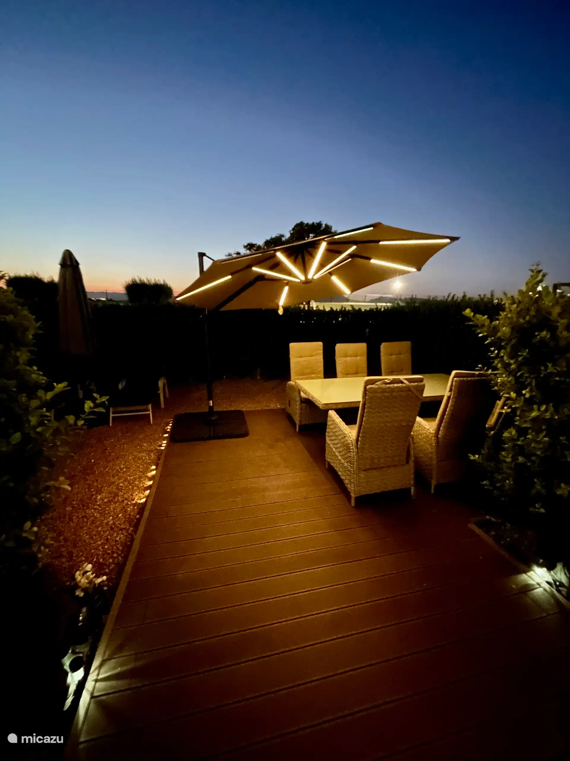 You can also enjoy the garden in the evening.