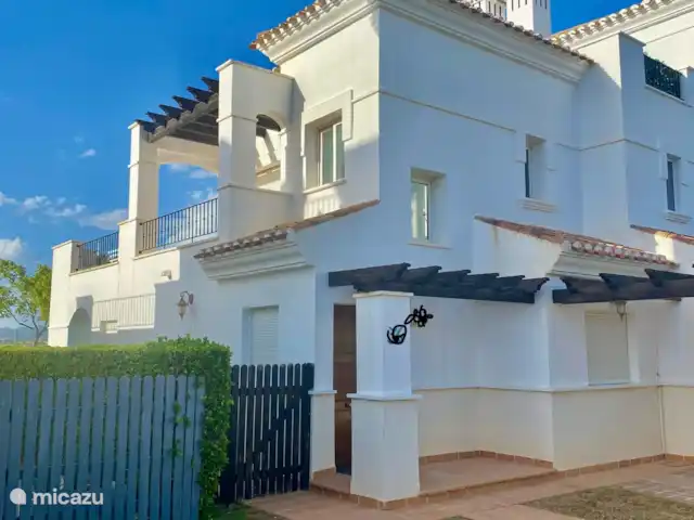 Casa To-r-relax en España, Costa Cálida, Torre Pacheco - casa vacacional La vista frontal de nuestra casa. La casa dispone de una plaza de aparcamiento privada.