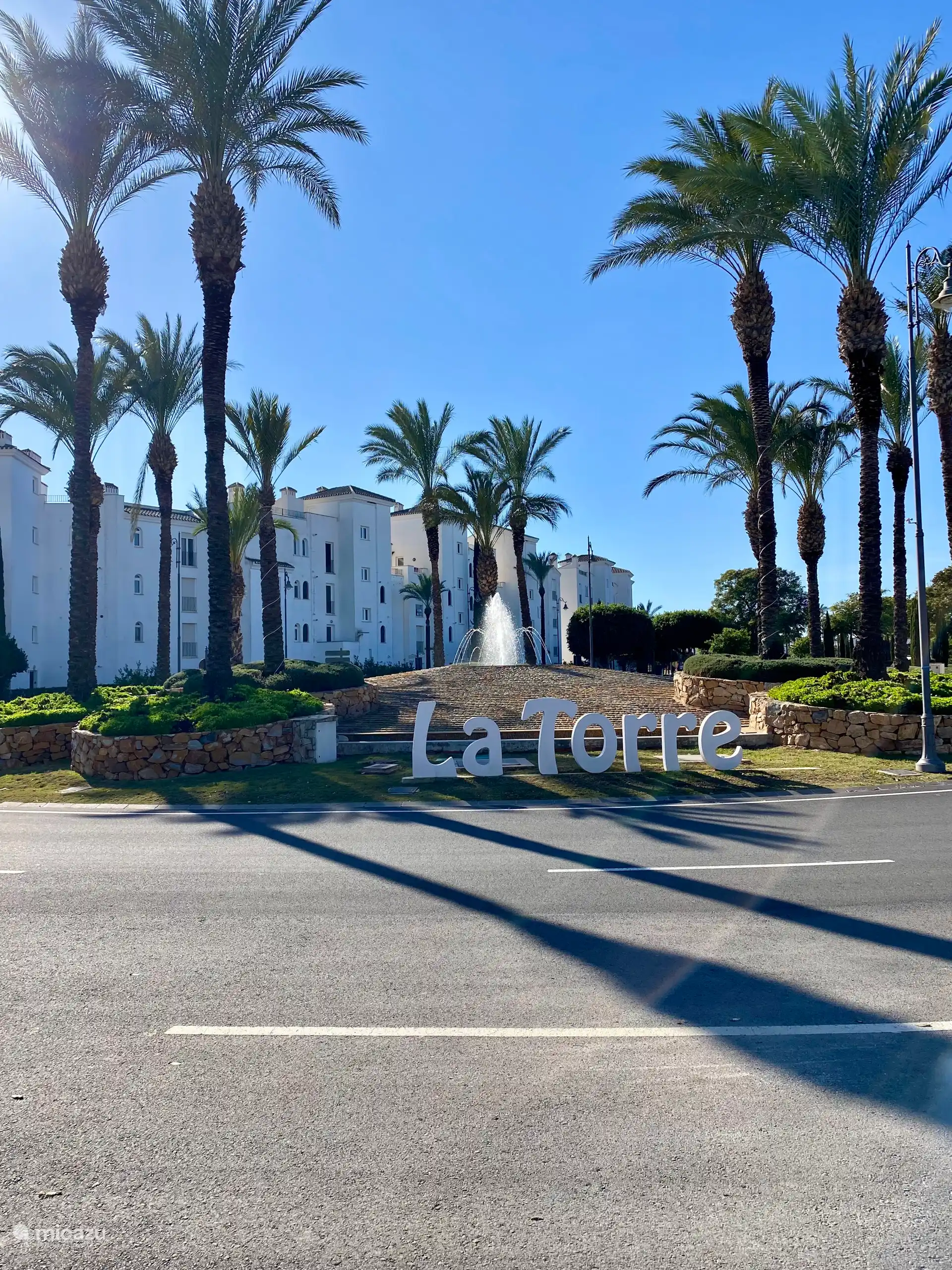 At the resort you can reach everything on foot, supermarket, bars, restaurants and the weekly market.