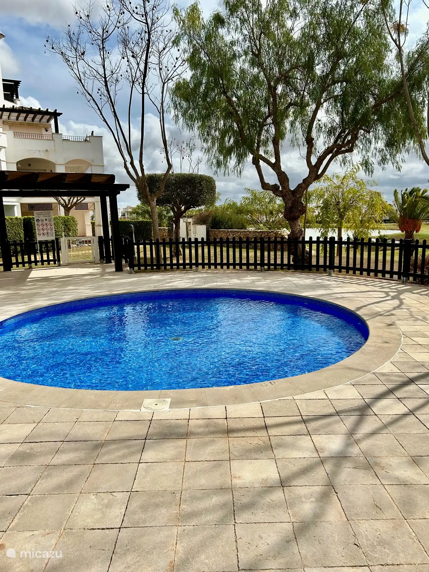 The little ones have also been thought of. And all swimming pools are closed with safe gates.