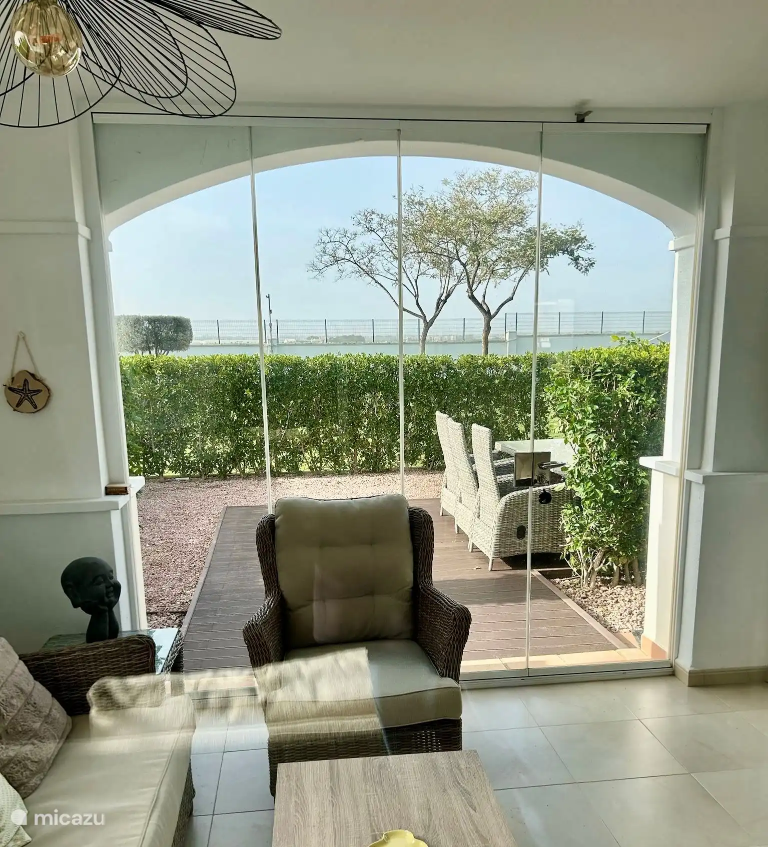 View from the veranda on the garden. The glass curtains can be opened completely. 