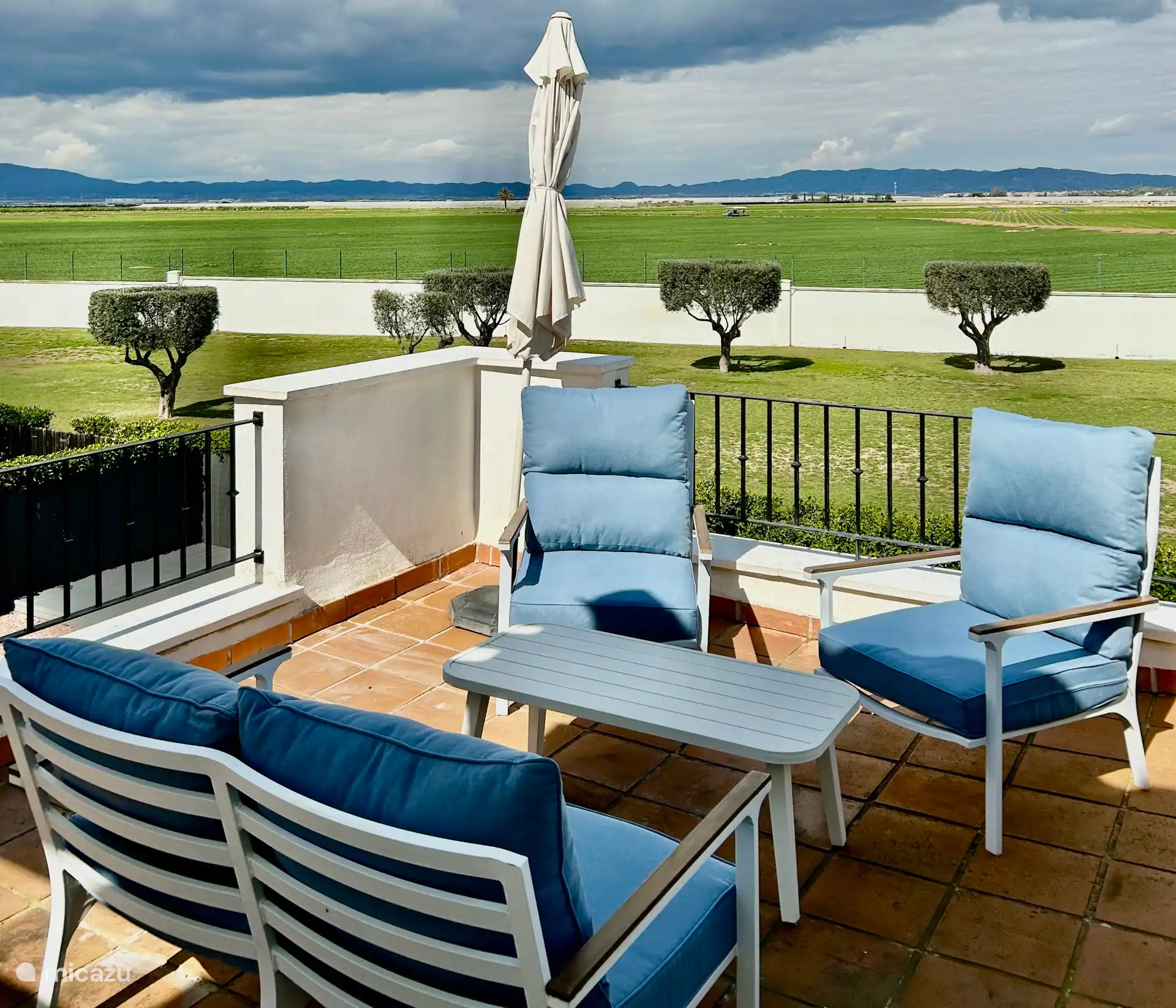 The rooftop terrace overlooks the mountains 