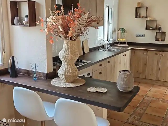 villa huren in Spanje, Costa Blanca, Polop – Casa Rita Blanca Zeer complete en ruime keuken met bar