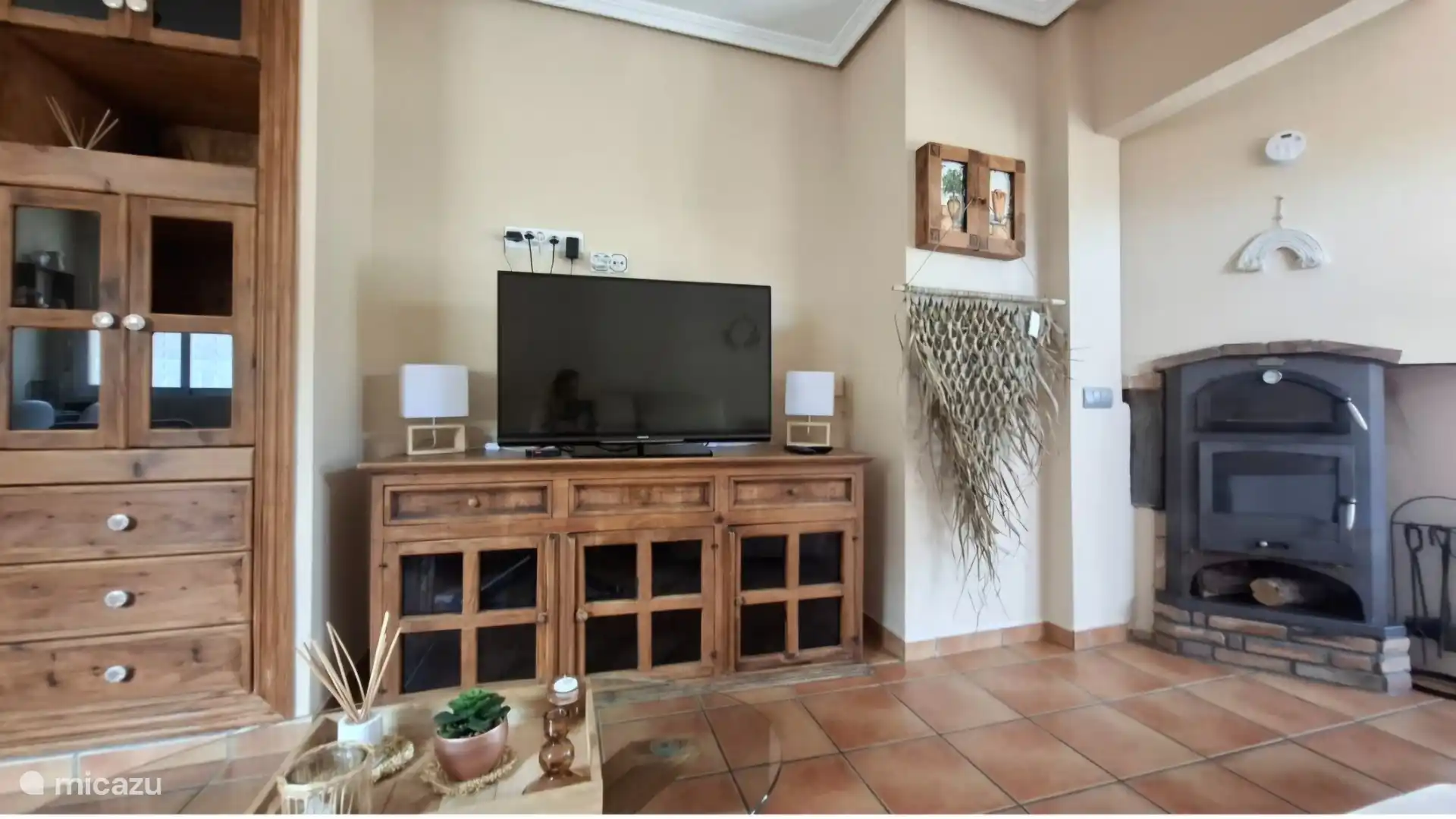 TV mit allen möglichen Kanälen (auch kostenpflichtigen)