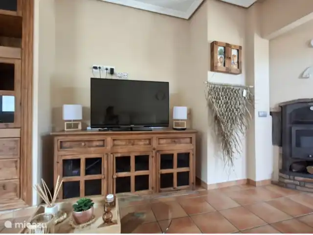 villa huren in Spanje, Costa Blanca, Polop – Casa Rita Blanca tv met alle mogelijke kanalen (ook de betaalde)