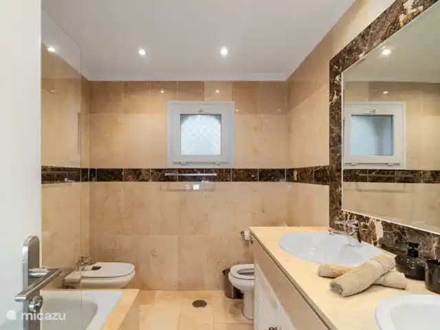 Bliss en bord de mer à Marbella | Espagne, Costa del Sol, Málaga - appartement Salle de bain complète
