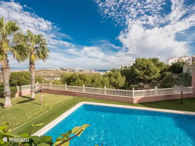 La Brisa Azul | Espagne, Costa Blanca, Gran Alacant - Santa Pola - maison de vacances La piscine avec une vue magnifique sur la mer et la réserve naturelle du Clot de Galvany