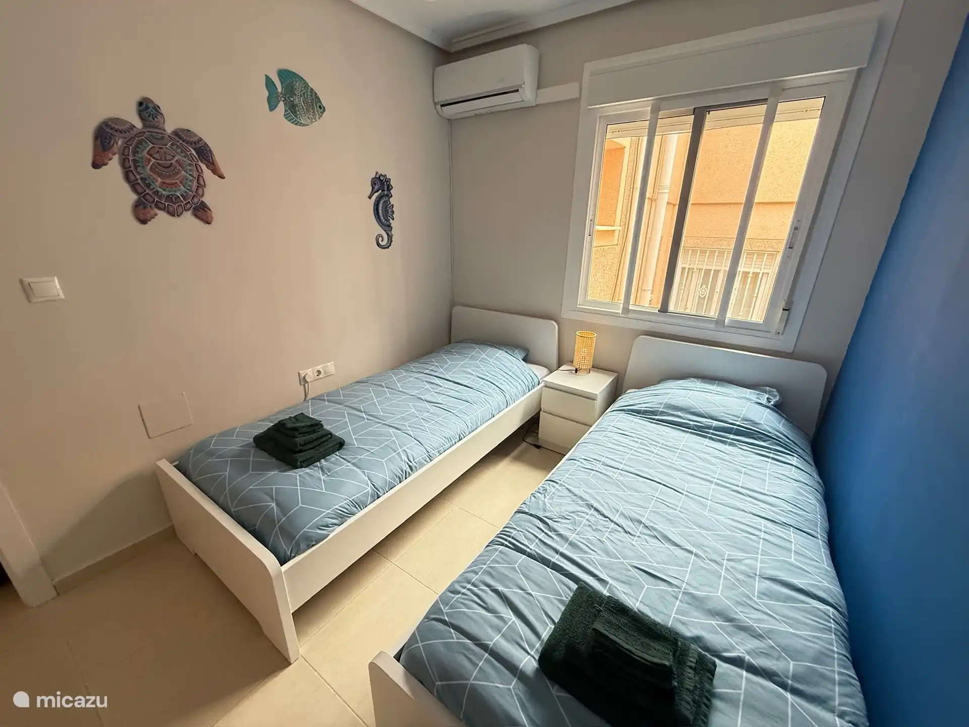 Bedroom Ocean with nice decoration and linen package