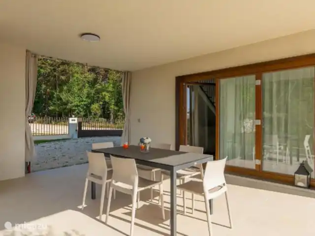 Villa Minerva | Croatie, Istrie, Visnjan - villa Table d’extérieur sous la véranda
