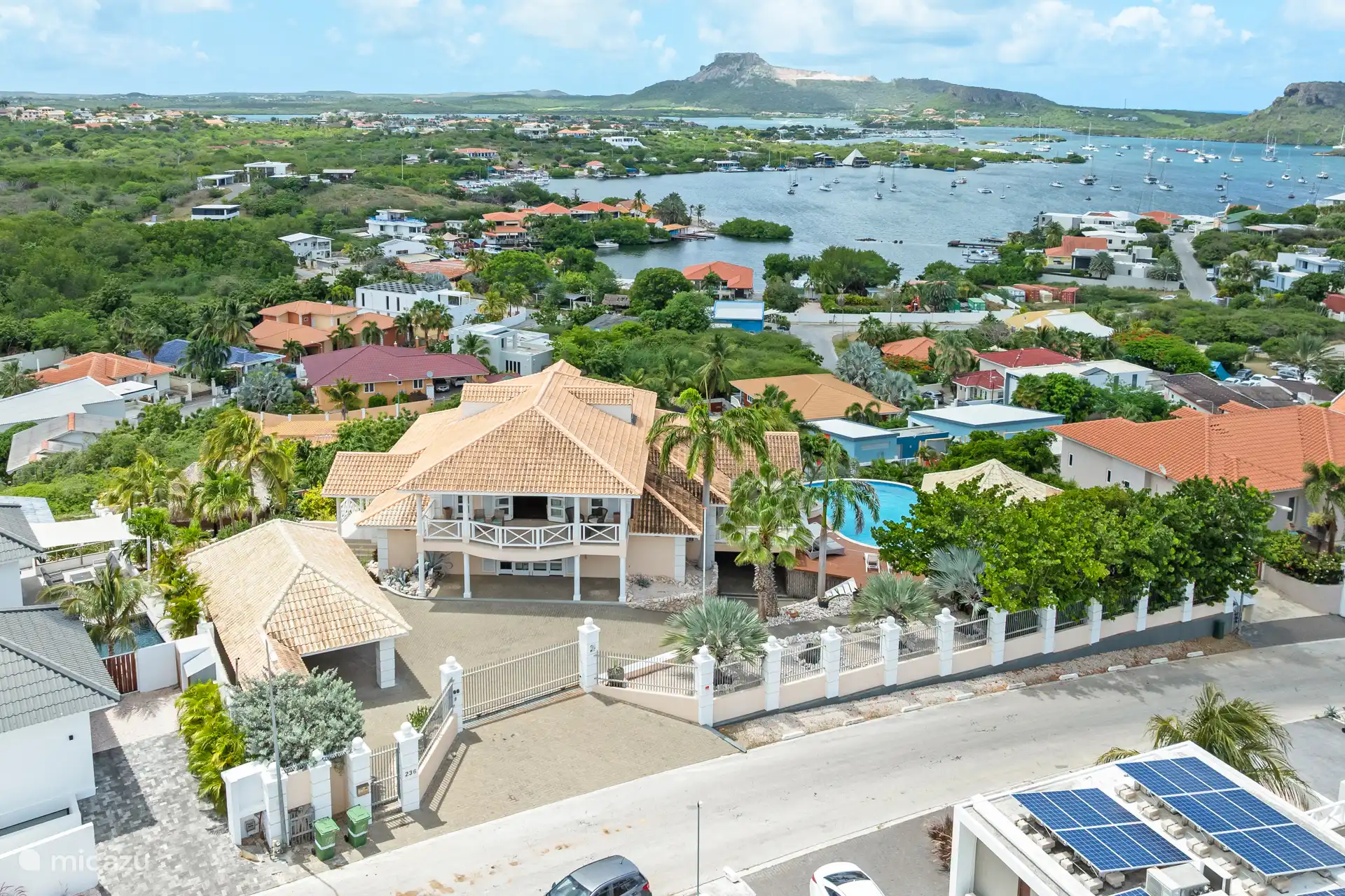 Machen Sie diese Luxusvilla zu Ihrem Ausgangspunkt für ein unvergessliches Curaçao-Erlebnis!