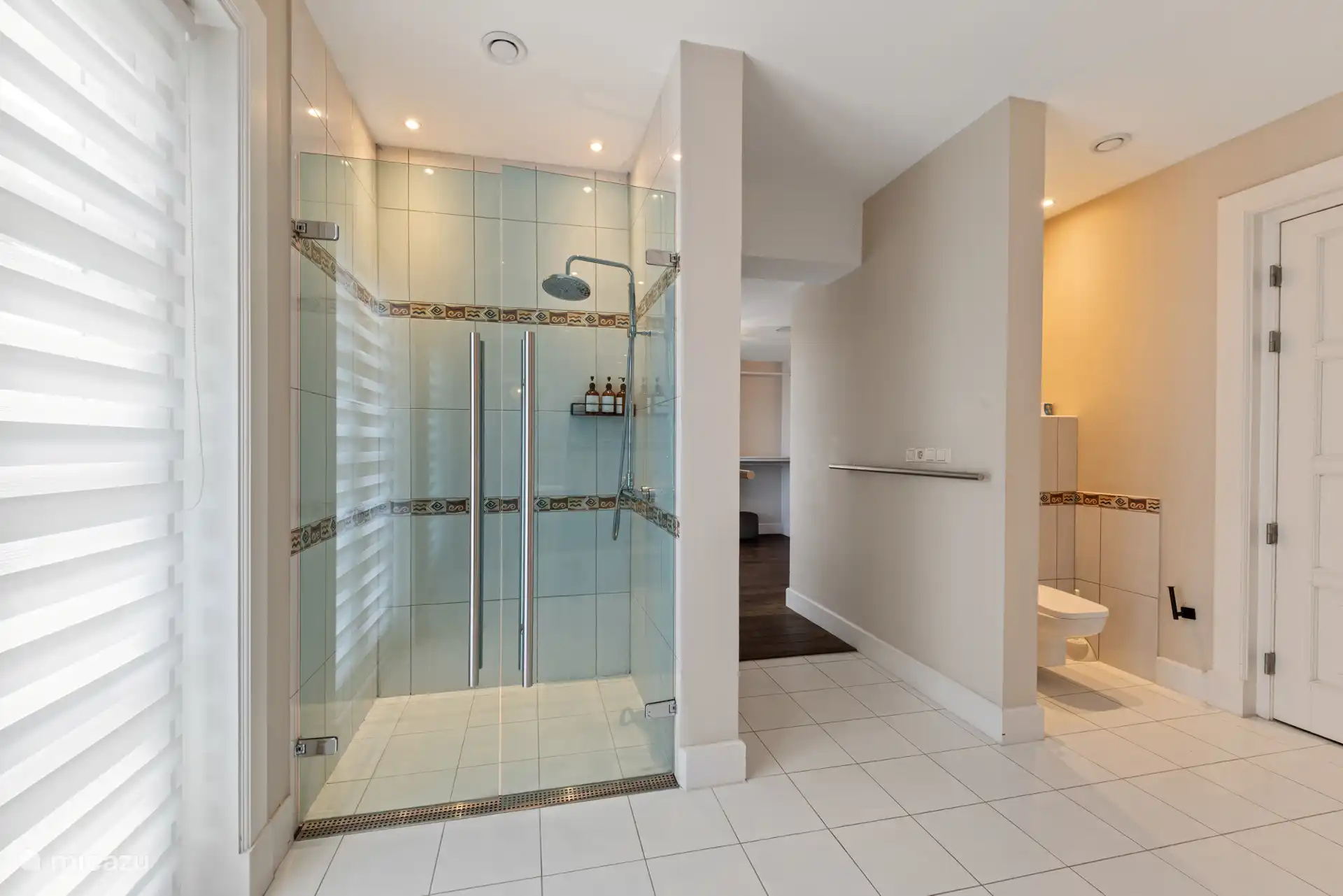 Gemeinschaftsbad für die beiden Schlafzimmer im Erdgeschoss.