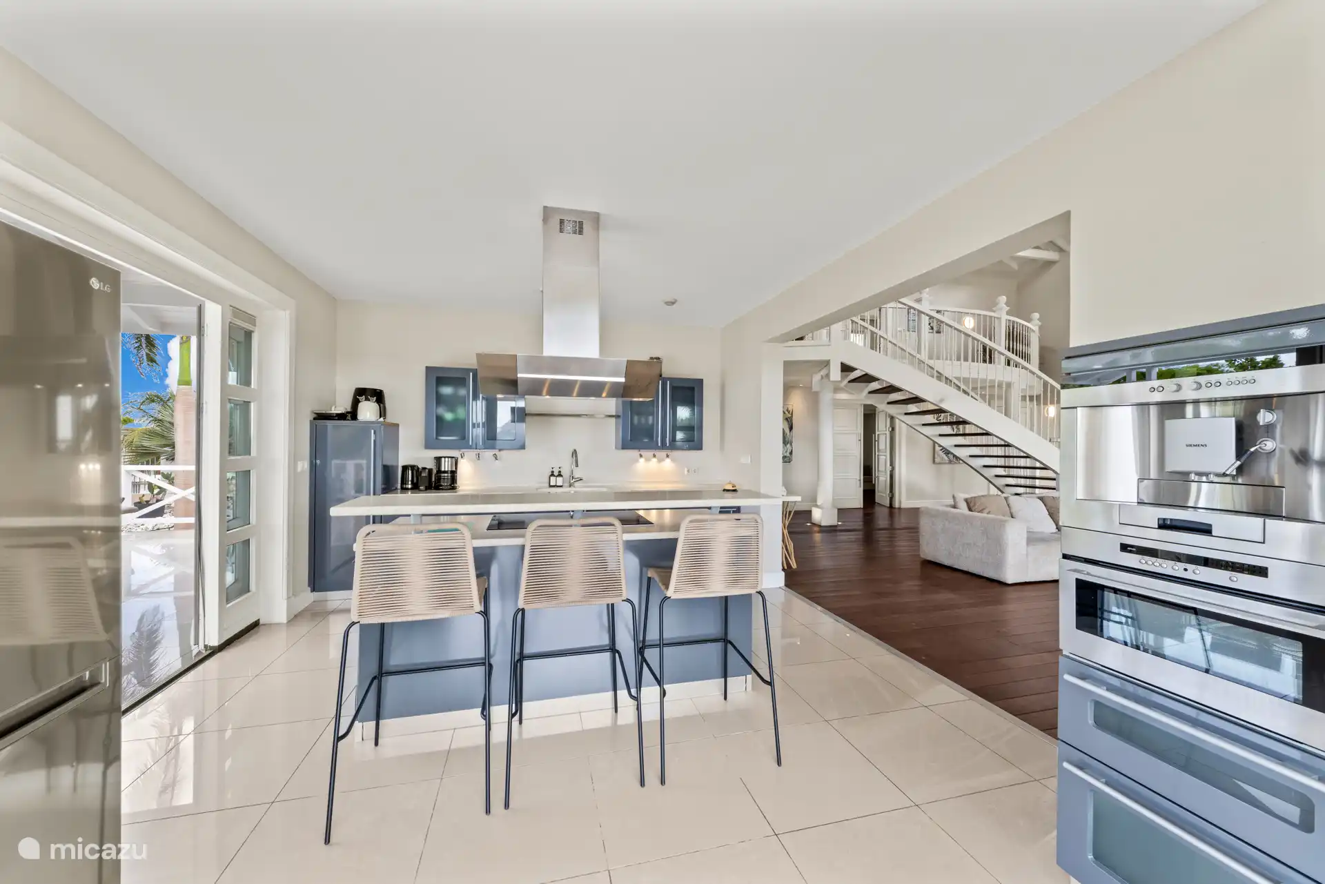 Sie können die Aussicht auch von der Küche aus genießen. 