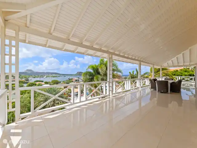 Villa Bella Vista - Brakkeput Abou | Curaçao, Banda Ariba (est), Brakkeput Abou - villa Balcon avec sièges supplémentaires. Regardez quelle vue !