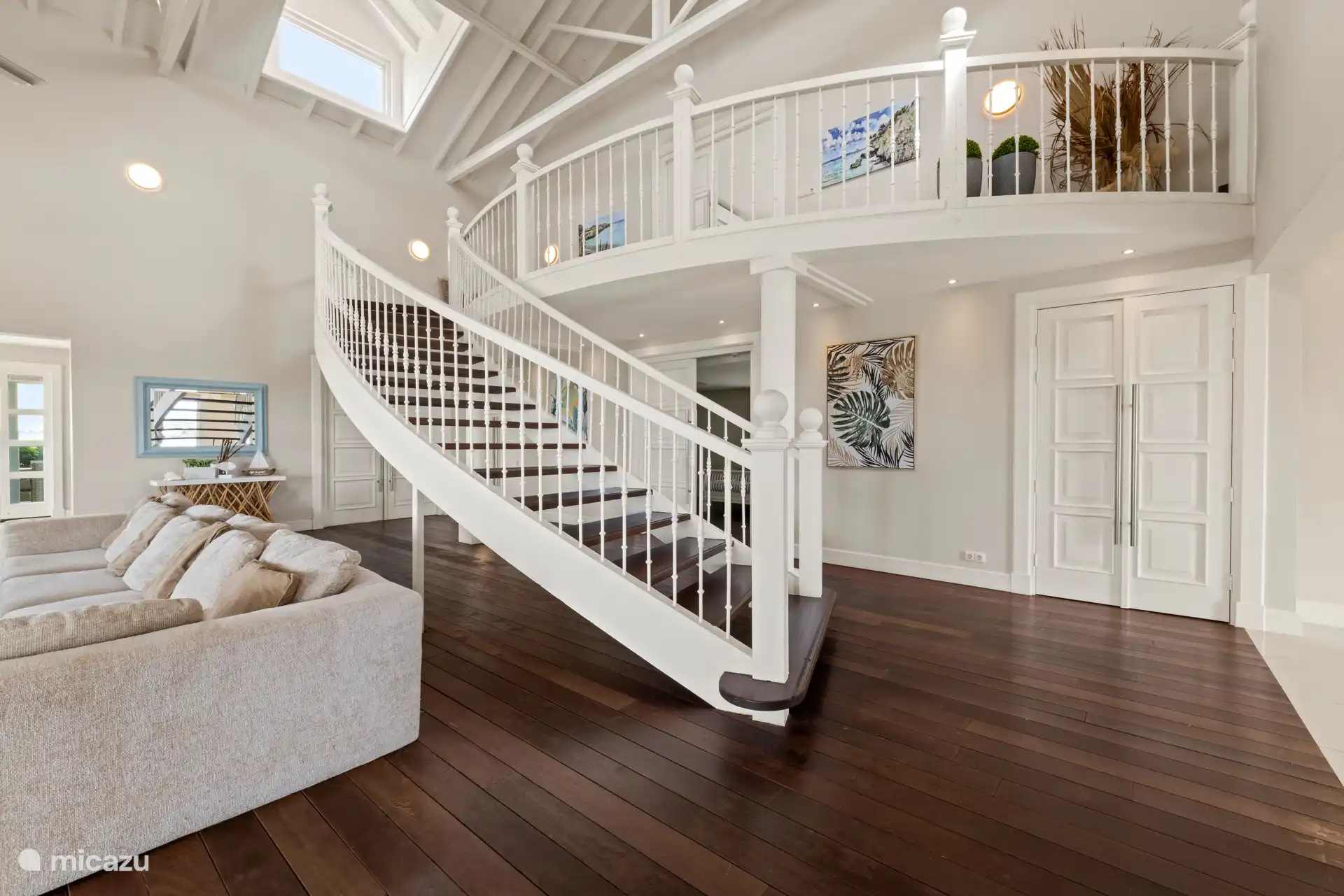 Treppe zum Hauptschlafzimmer.