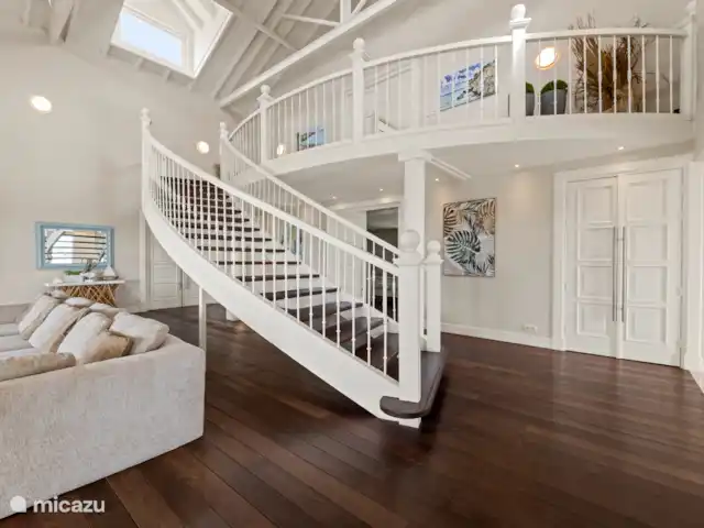 Villa Bella Vista - Brakkeput Abou | Curaçao, Banda Ariba (est), Brakkeput Abou - villa Escalier menant à la chambre principale.