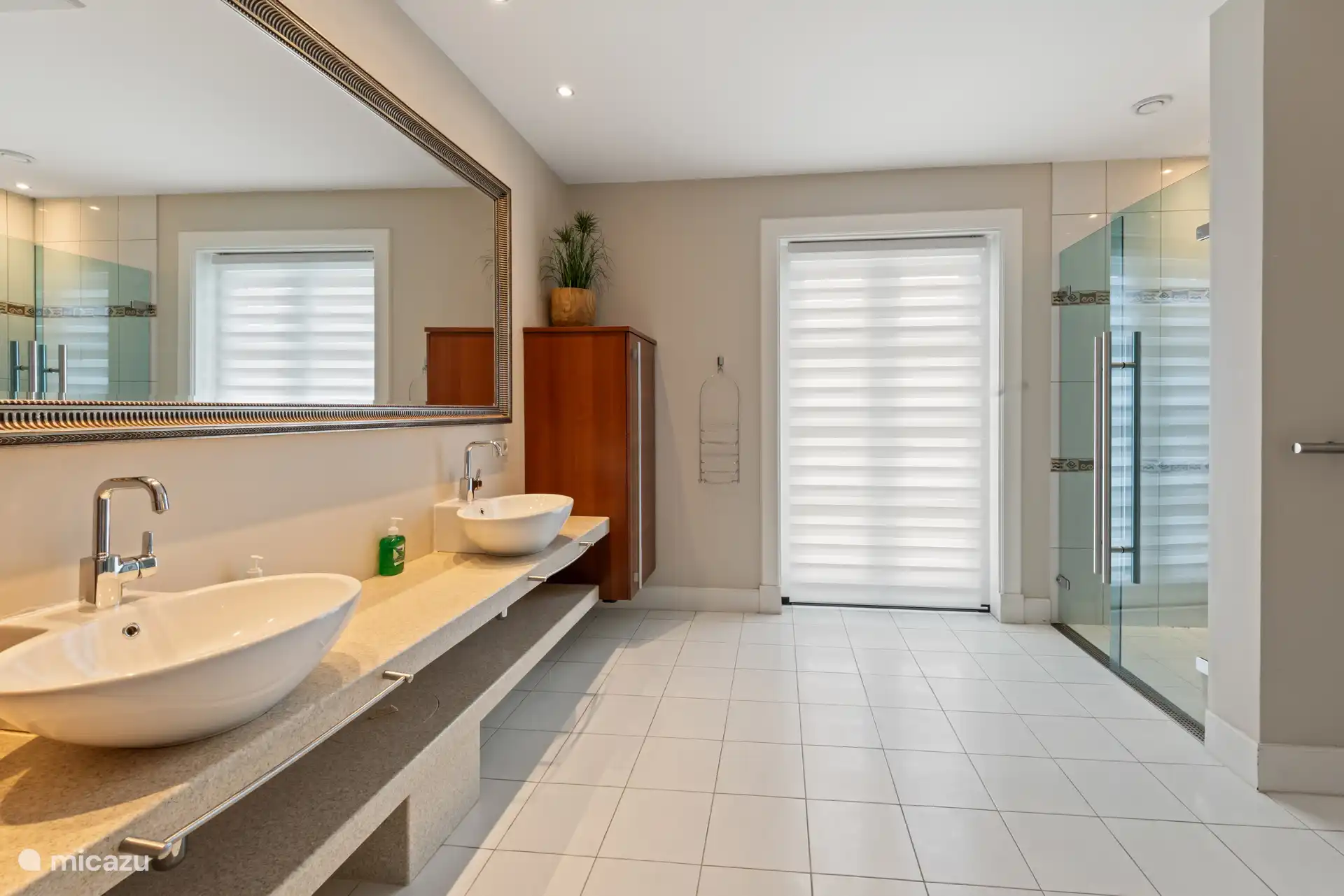 Gemeinschaftsbad für die beiden Schlafzimmer im Erdgeschoss.