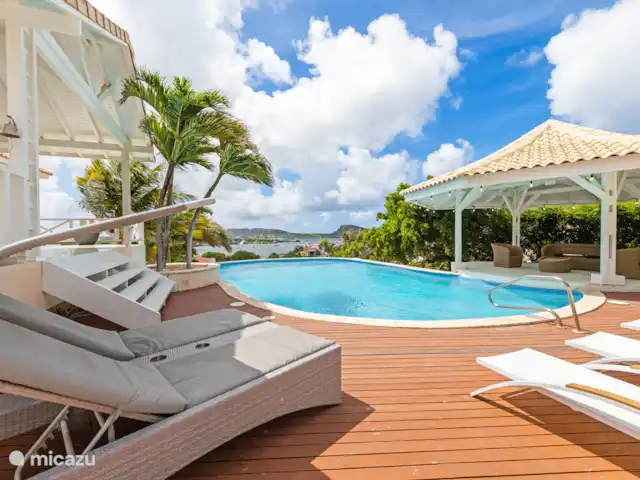 Villa Bella Vista - Brakkeput Abou | Curaçao, Banda Ariba (est), Brakkeput Abou - villa Plusieurs places assises autour du lit de bain sont disponibles.