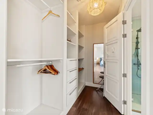 Villa Bella Vista - Brakkeput Abou | Curaçao, Banda Ariba (est), Brakkeput Abou - villa Walk-in au rez-de-chaussée, près de la chambre des maîtres.