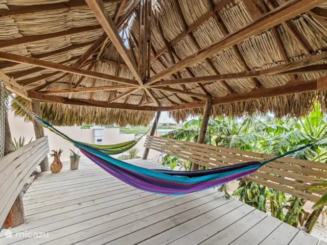 Villa Bella Vista - Brakkeput Abou | Curaçao, Banda Ariba (est), Brakkeput Abou - villa Détendez-vous dans le grand jardin avec un livre dans ces hamacs avec la brise tropicale dans vos cheveux.