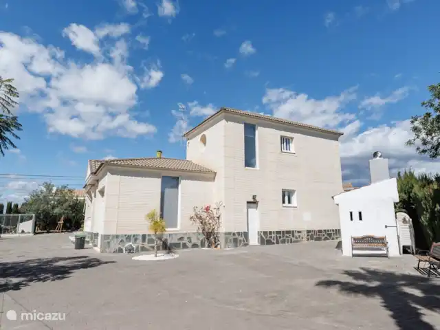 Villa de lujo a 20 min de Valencia en España, Valencia, Llíria - villa Perfil derecho y barbacoa