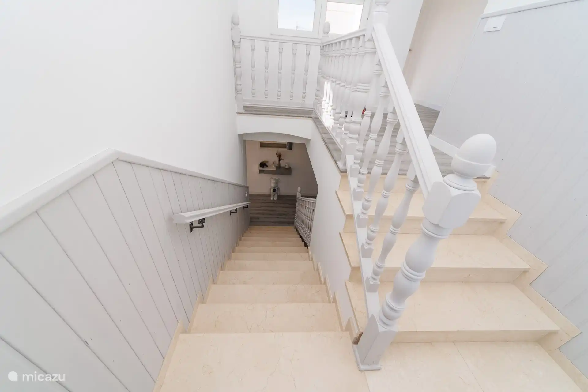 Treppe hinauf in die 2. Etage