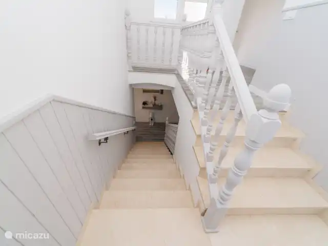 Villa de lujo a 20 min de Valencia en España, Valencia, Llíria - villa Escalera subida a planta 2
