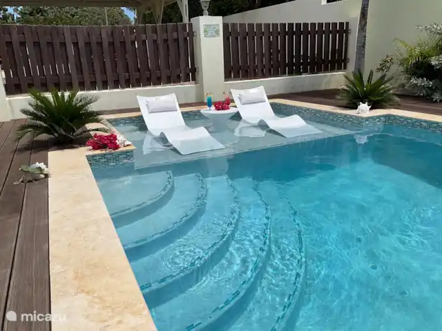 Villa Soleil  | Curaçao, Banda Ariba (est), Montaña Abou - villa Terrasse de la piscine avec chaises longues modernes