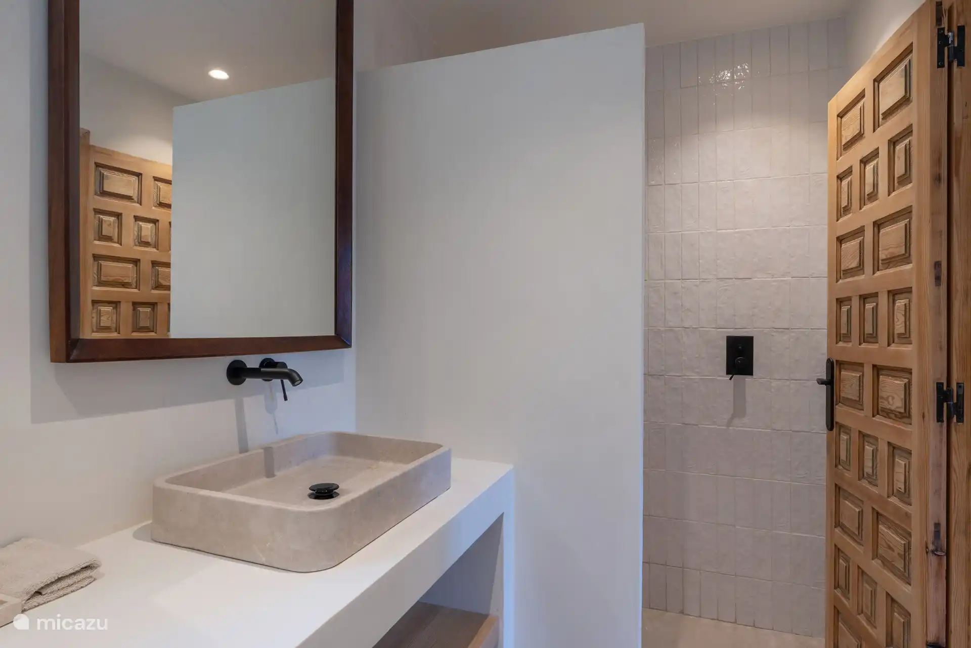 Die Villa Soleà wurde stilvoll renoviert. Begehbare Dusche. 