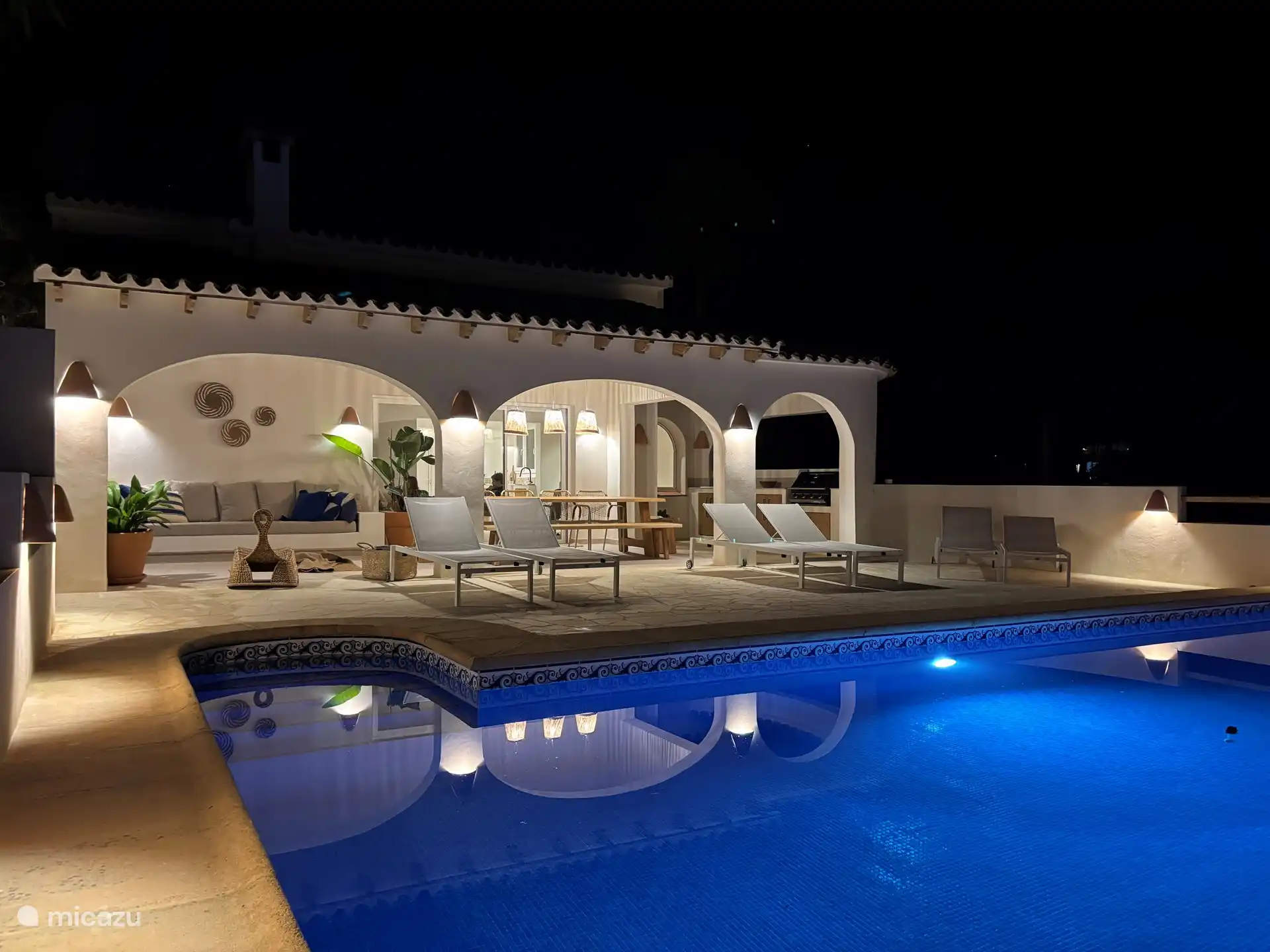 Villa Soleà an der Costa Blanca attraktiv und modern. Stundenlanges Sternengucken am Pool. 