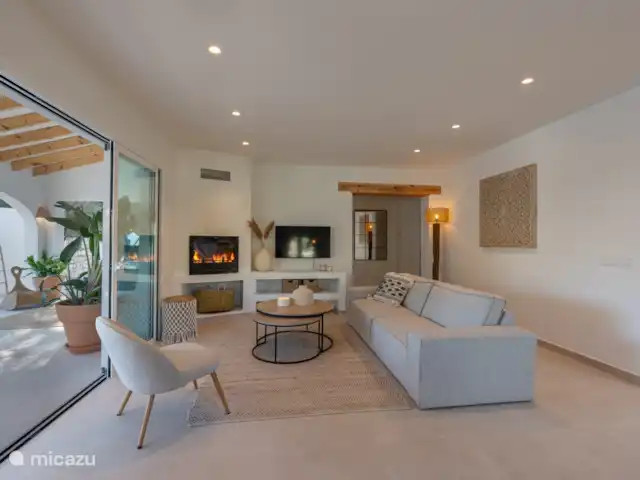 Villa del Valle en España, Costa Blanca, Benissa - villa La villa de vacaciones Soleà tiene un paso directo desde la sala de estar a la terraza exterior con piscina