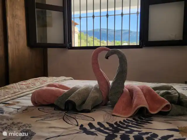 Cortijo Marleen midden in natuur huren in Spanje, Andalusië, Árchez - villa Wat een uitzicht hebben deze tortelduifjes vanuit slaapkamer 3 ;>)