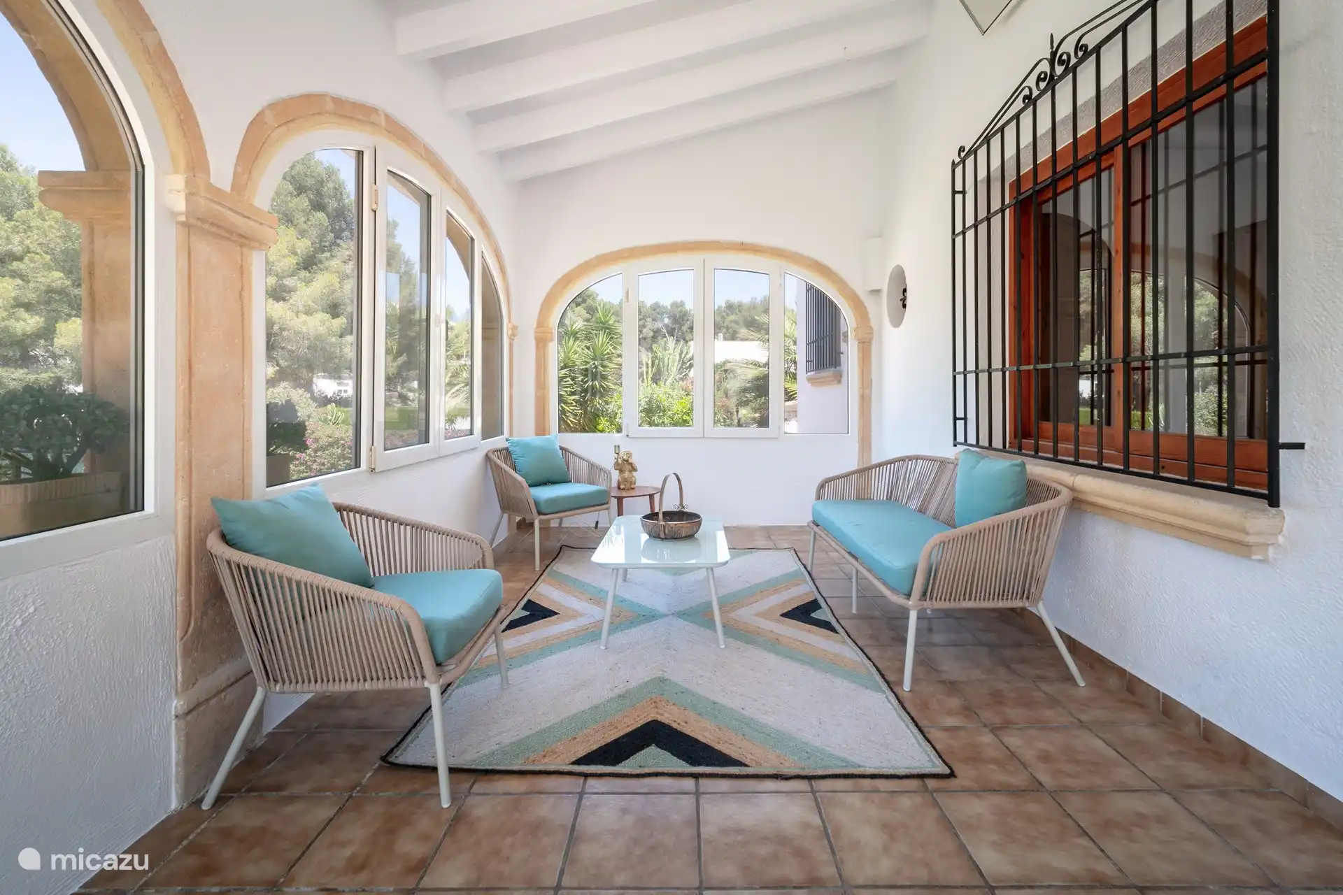 Schöne überdachte Terrasse/Naya