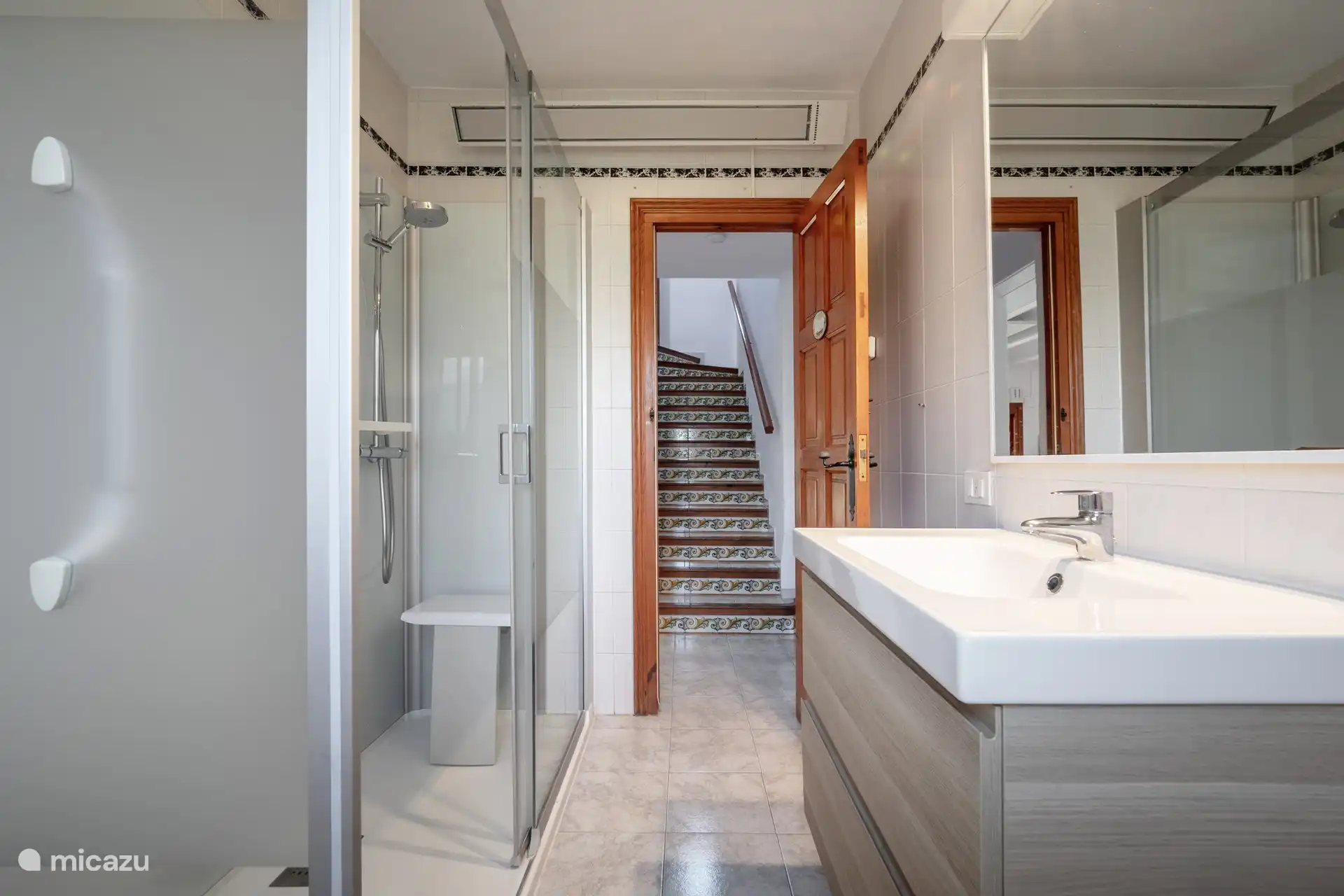 1. Badezimmer für Schlafzimmer 1 und 2