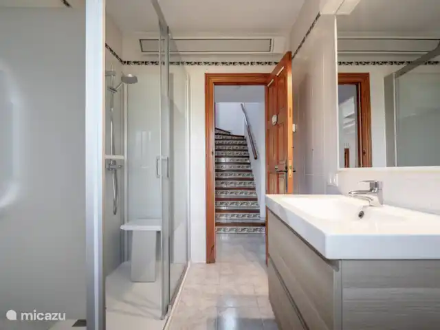 Villa Nij Tsjin | Espagne, Costa Blanca, Jávea - villa 1ère salle de bain pour les chambres 1 et 2