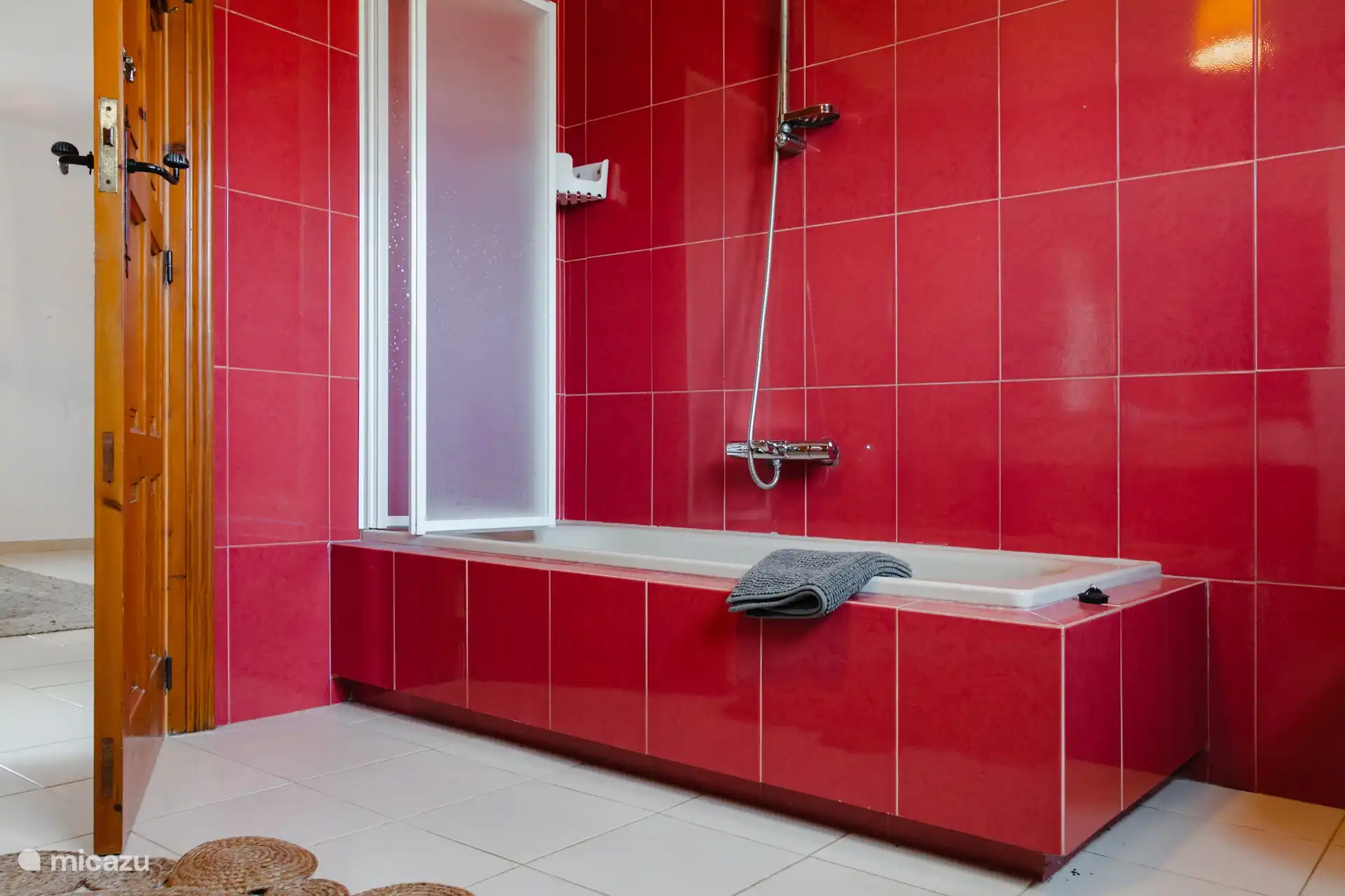 2. Badezimmer im Obergeschoss