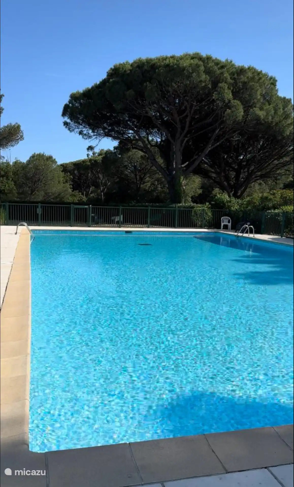 Piscina comunitaria en el domaine