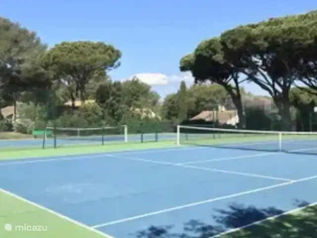 Location de Vacances France, Côte d'Azur, Cogolin, maison de vacances - Maison LouLou Courts de tennis communs