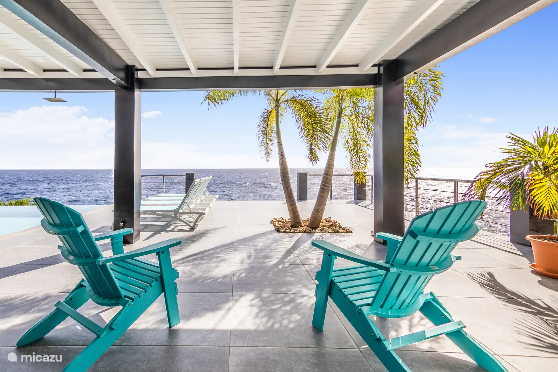 Überdachte Terrasse vor dem Hauptschlafzimmer 