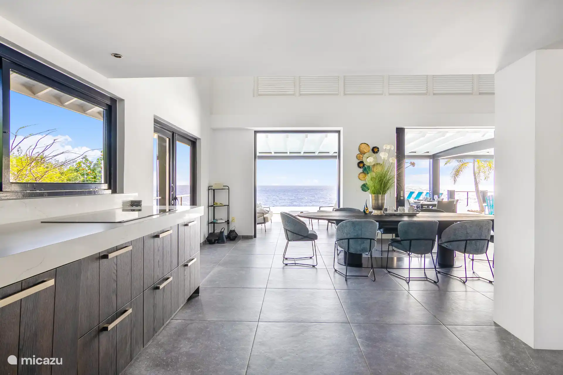 Küche und Esszimmer