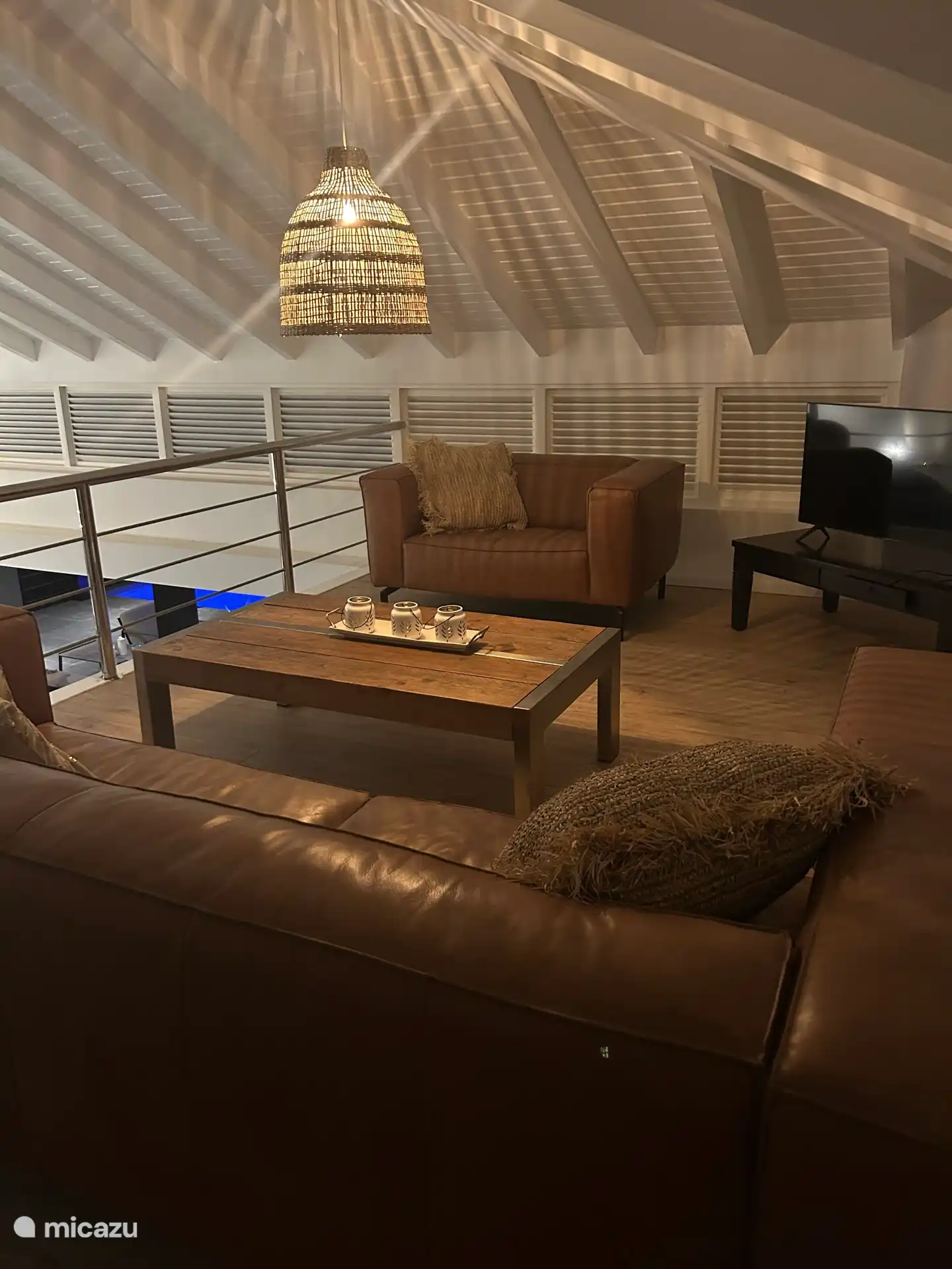 zitgedeelte boven met smart tv