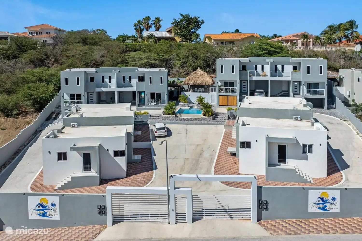 Der Park ist durch das Tor geschlossen